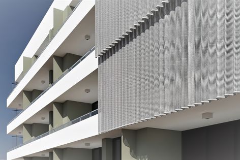 The PMP U Series promotes natural ventilation and light transmission with its perforated design, contributing to energy savings and improved indoor air quality.