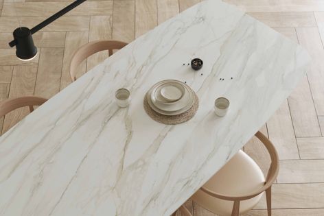 Caesarstone’s 12 mm Porcelain surface in Mirabel features a warm ivory base and wide charcoal veins with washed copper accents.
