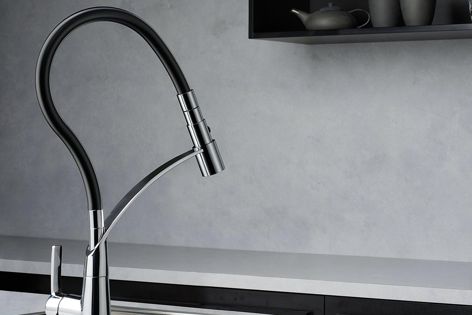 The swivel-joint, anti-coil hose ensures easy rotation while the soft rinse spray enhances food preparation.