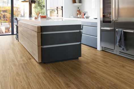 Because this flooring is fully waterproof even in the gap-free joins between boards, it is a great fit for spill-prone areas like kitchens.
