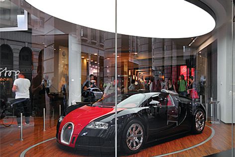 Barrisol Lumière translucent was used for this Bugatti Veyron display.