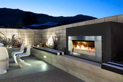 Escea brings the comfort of indoors to outdoor entertaining spaces with the EF5000 outdoor gas fireplace.