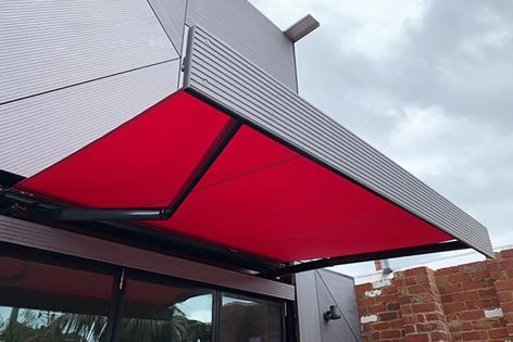 A wide variety of options for frames and fabrics makes it easy to customize the Terrea 700s awning from Warema.