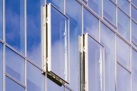 Schueco’s insert window unit system can be integrated seamlessly without adversely affecting the uniform facade geometry.