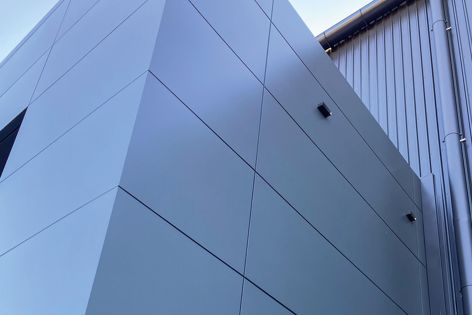 Nucleo® bonded aluminium panels from HVG Facades are made up of an internal profiled aluminium board, bonded on either side to marine-grade aluminium sheeting.